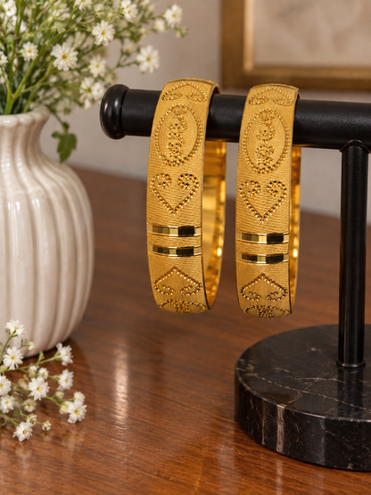 Swarique Manorama Kada Bangle (Set of 2)
