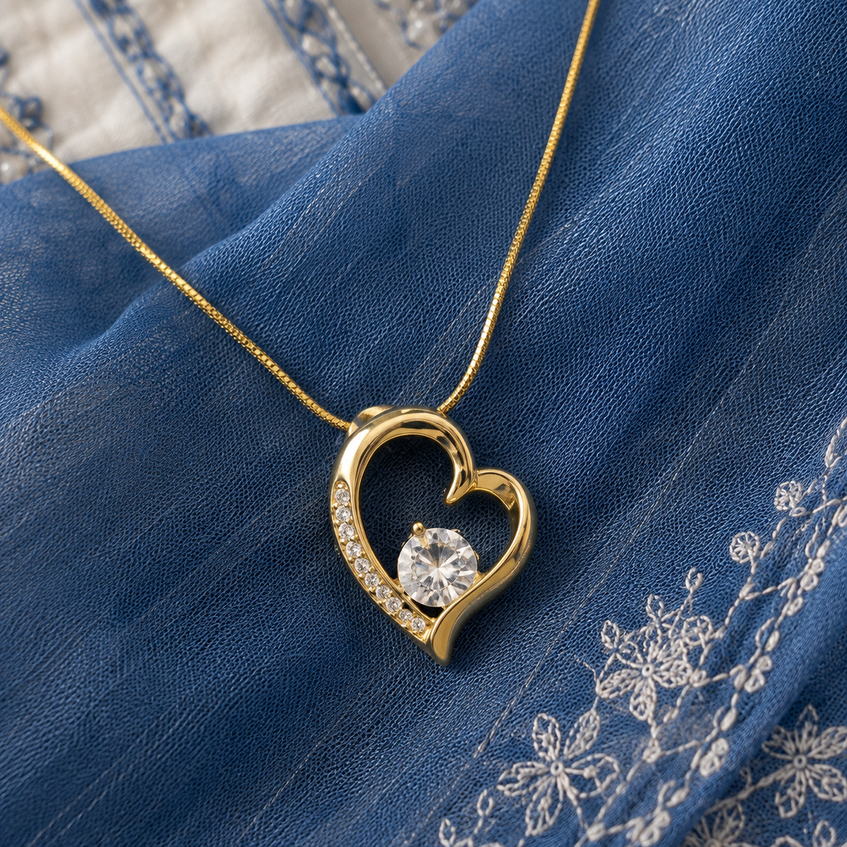Swarique Hridaya Noor Heart Pendant Necklace