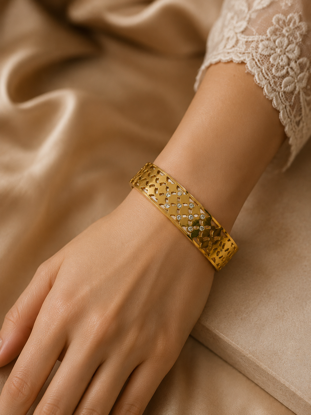 Swarique Noorjaal Crystal Gold Kada – 316L Stainless Steel