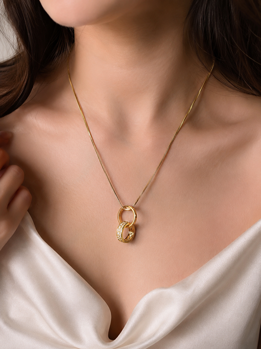 Swarique Anuradha Interlocking Crystal Rings Pendant Necklace