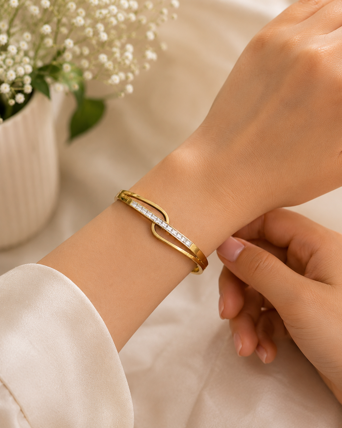 Swarique Sunehri Rekha Crystal Bracelet
