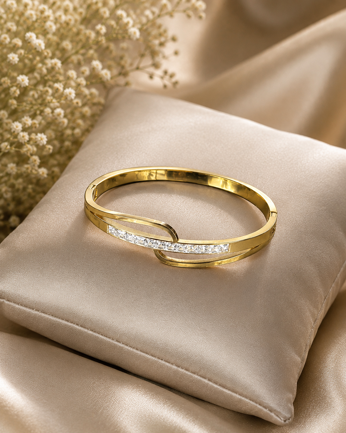 Swarique Sunehri Rekha Crystal Bracelet
