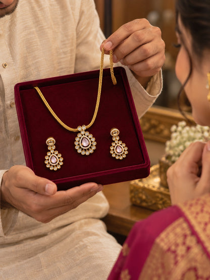 Swarique Nivya Kundan Necklace Set