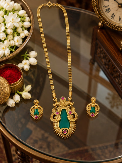 Swarique Harini Emerald Pendant Necklace Set