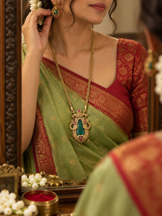 Swarique Harini Emerald Pendant Necklace Set