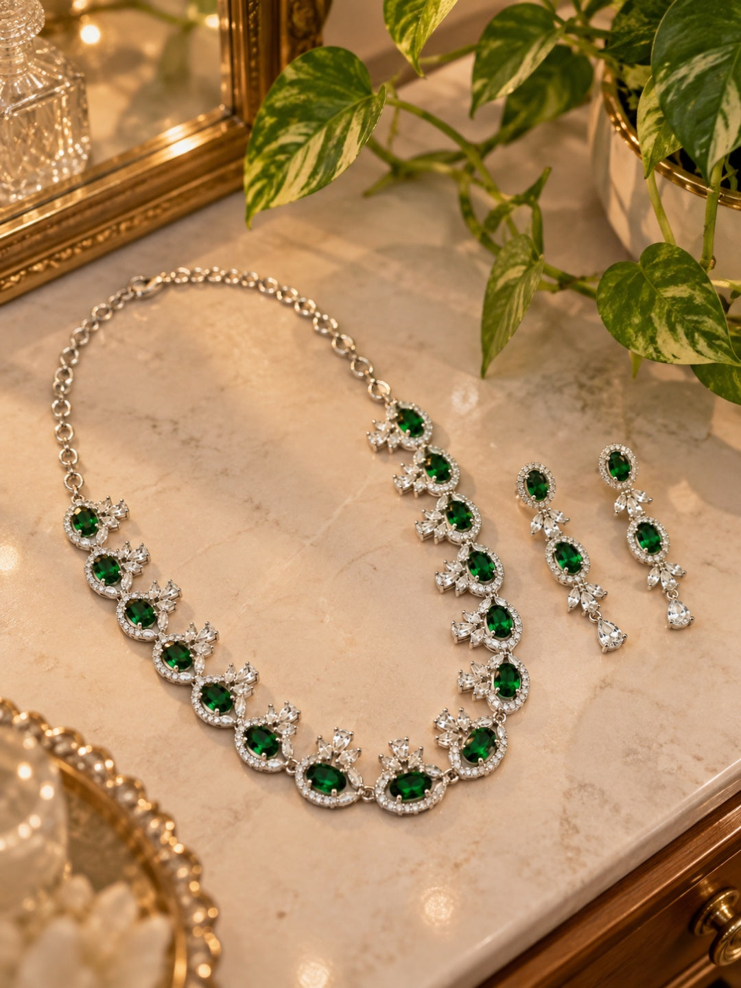 Swarique Vaidehi Harit Ratna Necklace Set