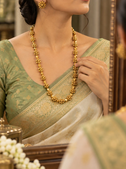 Swarique Kusumika Floral Necklace Set