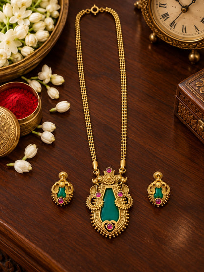 Swarique Harini Emerald Pendant Necklace Set