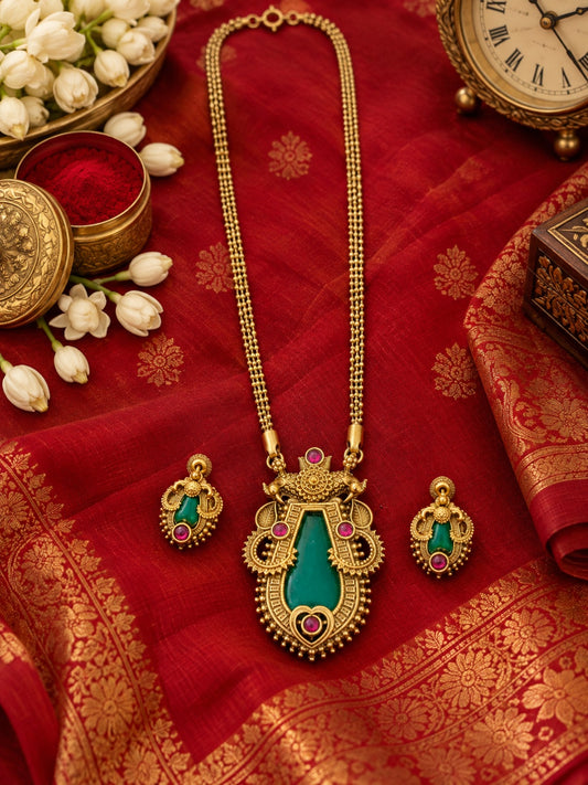 Swarique Harini Emerald Pendant Necklace Set